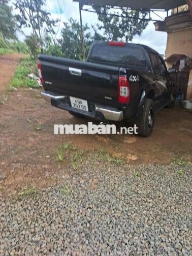 Isuzu D-Max Tự động Đen 5 chỗ