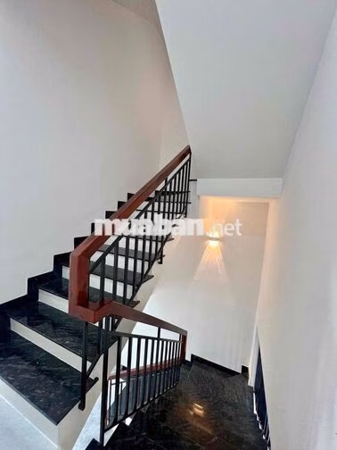 Cho Thuê Nhà Phố Mới Xây 100% DT220m2 1Trệt 1Lửng 3Lầu 5Pn 6Wc Hẻm 10m