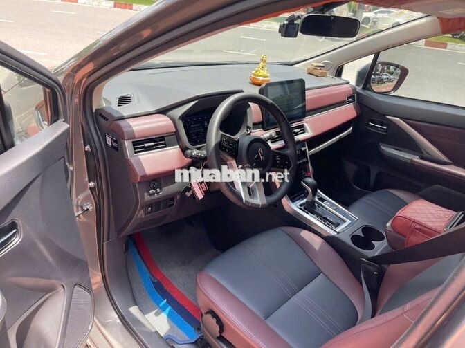 MITSUBISHI XPANDER CROSS MÀU NÂU 2025
