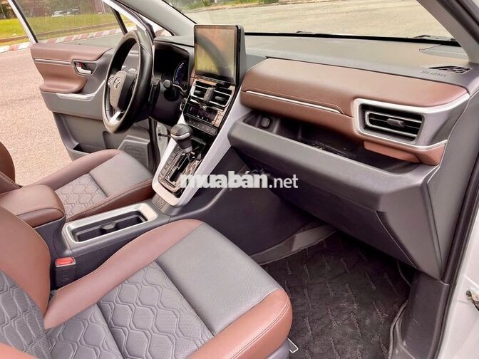 Toyota Innova Cross HEV 2025 Trắng 3000 km