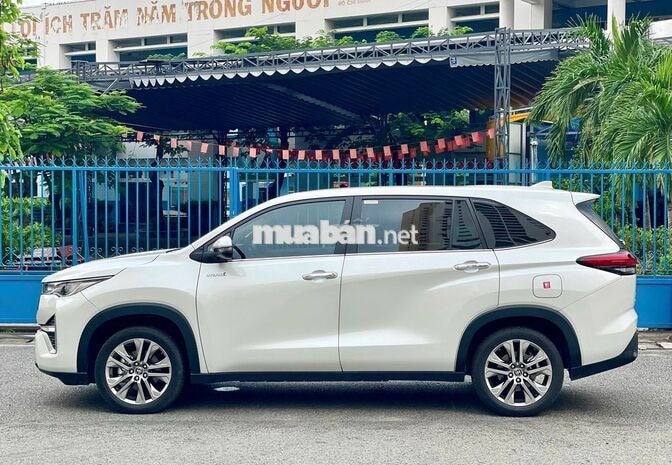 Toyota Innova Cross HEV 2025 Trắng 3000 km