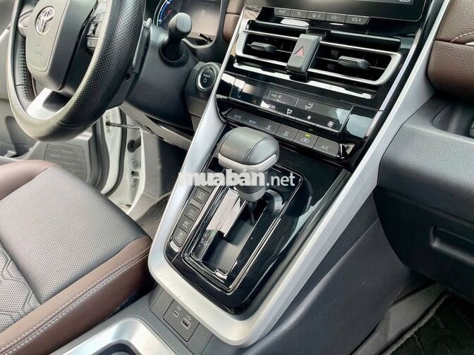 Toyota Innova Cross HEV 2025 Trắng 3000 km