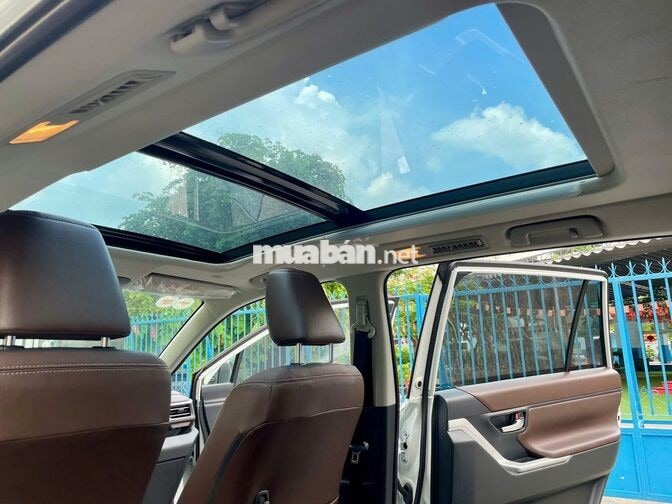 Toyota Innova Cross HEV 2025 Trắng 3000 km