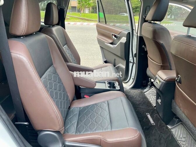 Toyota Innova Cross HEV 2025 Trắng 3000 km