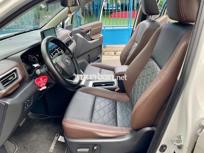 Toyota Innova Cross HEV 2025 Trắng 3000 km
