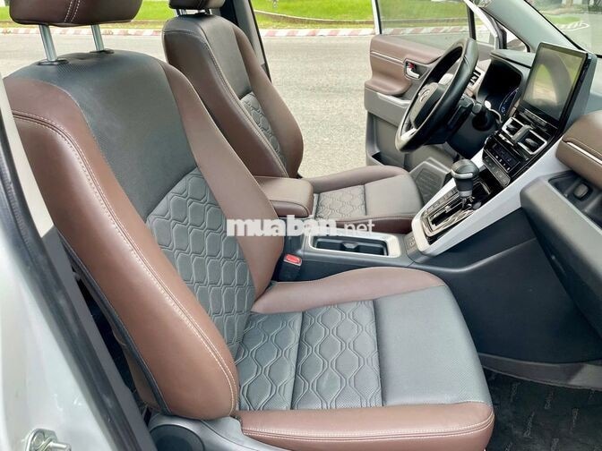 Toyota Innova Cross HEV 2025 Trắng 3000 km