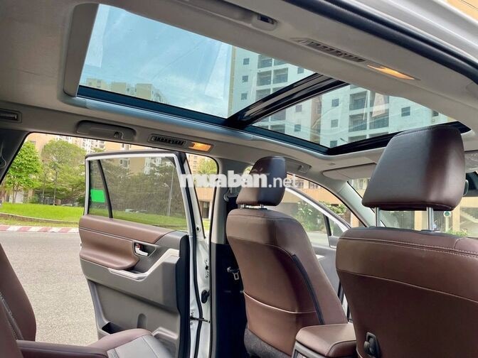 Toyota Innova Cross HEV 2025 Trắng 3000 km