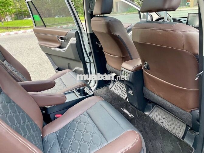 Toyota Innova Cross HEV 2025 Trắng 3000 km