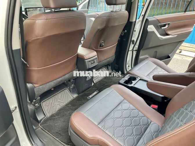 Toyota Innova Cross HEV 2025 Trắng 3000 km
