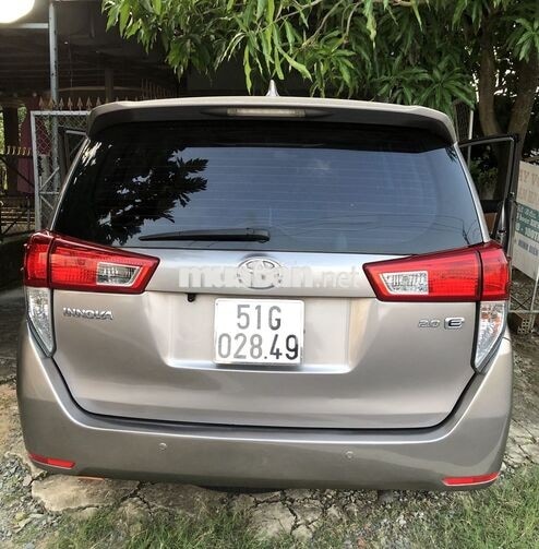 Toyota Innova 2.0E 2018 Số sàn Nâu vàng