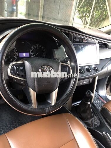 Toyota Innova 2.0E 2018 Số sàn Nâu vàng