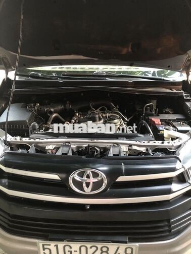 Toyota Innova 2.0E 2018 Số sàn Nâu vàng