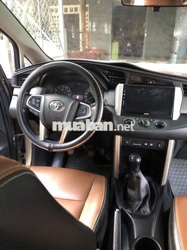 Toyota Innova 2.0E 2018 Số sàn Nâu vàng