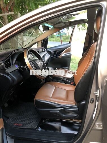 Toyota Innova 2.0E 2018 Số sàn Nâu vàng