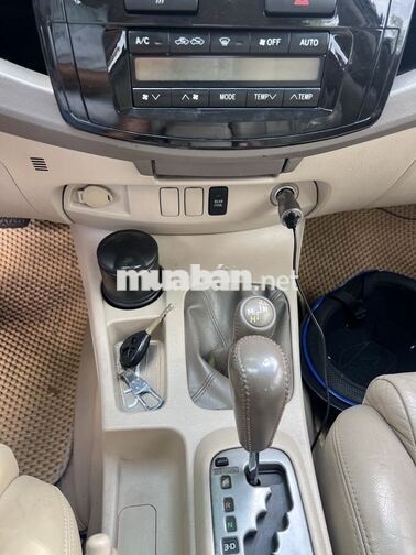 Toyota Fortuner V3.0 Số tự động Vàng cát