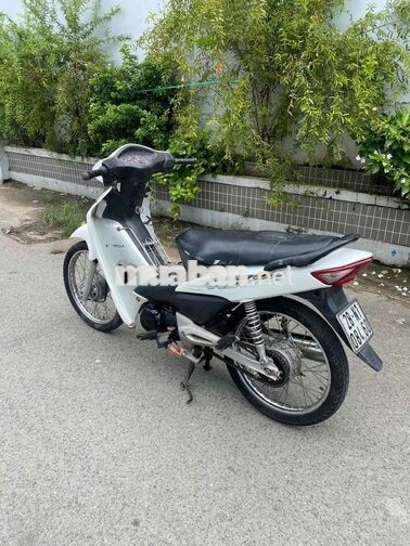 Honda Wave 100 2013 Trắng. Máy bao im như xe điện