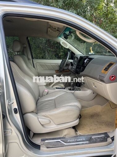 Toyota Fortuner V3.0 Số tự động Vàng cát