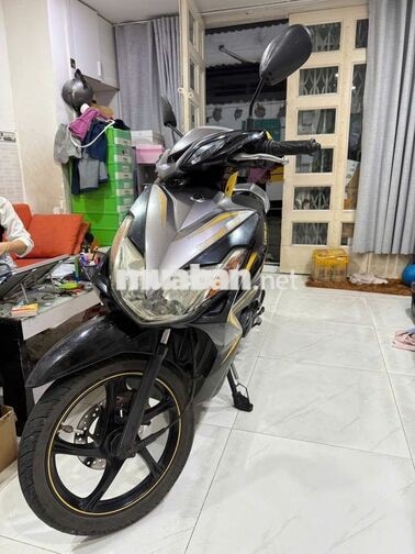 Yamaha Luvias 2012 Đen vàng, ít đi nên bán