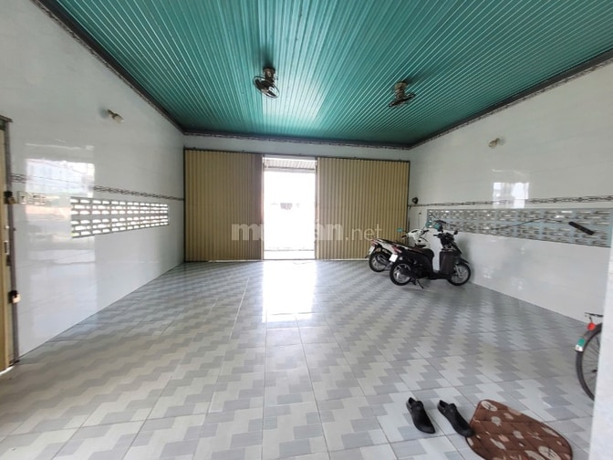 Nhà 4 phòng ngủ. 335m2 đường nhựa 782 gần KCN. 2,x tỷ 