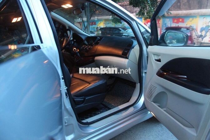 Mitsubishi Grandis 2009 2.4 Mivec Tự động Bạc