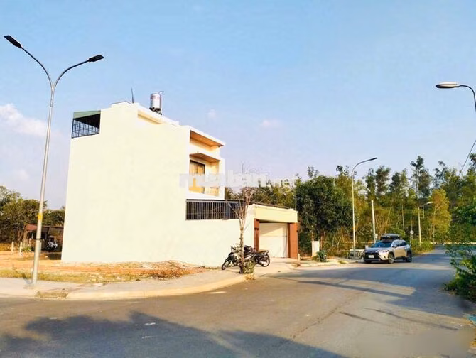 Bán Nhà Trệt Lầu xây kiên cố ngay Bến xe Củ Chi (5x17) 82m2 SHR/ 1tỷ