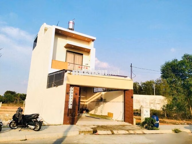 Bán Nhà Trệt Lầu xây kiên cố ngay Bến xe Củ Chi (5x17) 82m2 SHR/ 1tỷ