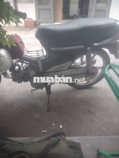 Honda Dream Cổ điển màu Đen