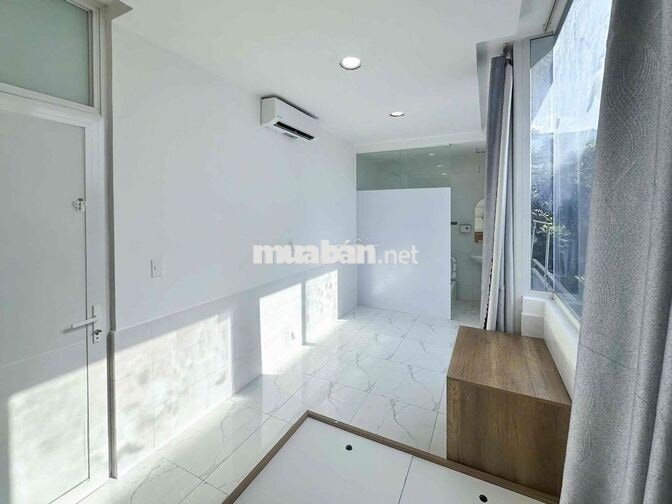 Phòng trọ 18m2, đường Tô Hiệu, Tân Phú có ban công, thoáng mát