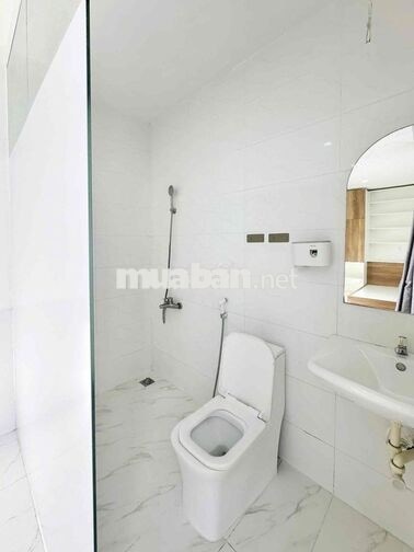 Phòng trọ 18m2, đường Tô Hiệu, Tân Phú có ban công, thoáng mát