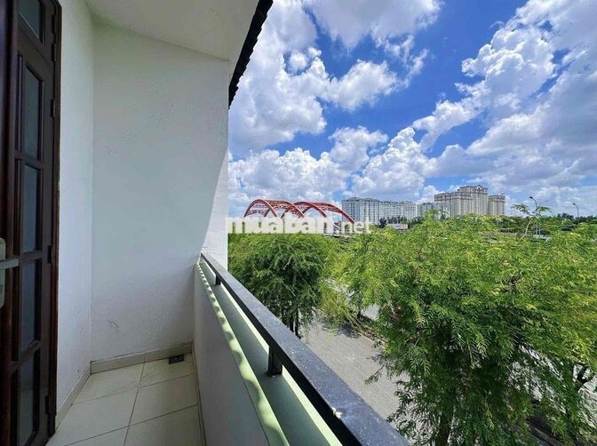 CHO THUÊ CHDV QUẬN 7 - FULL NỘI THẤT/ BAN CÔNG. ĐỐI DIỆN ĐH RMIT, TDTU