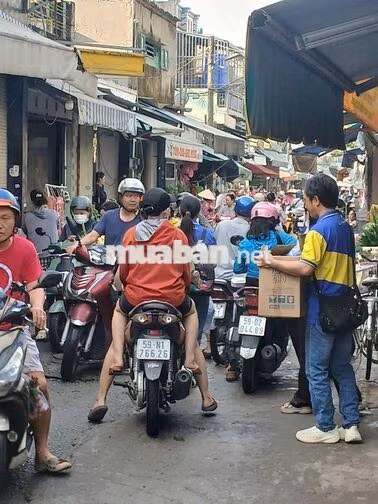 Bán nhà mặt tiền kinh doanh ngay chợ