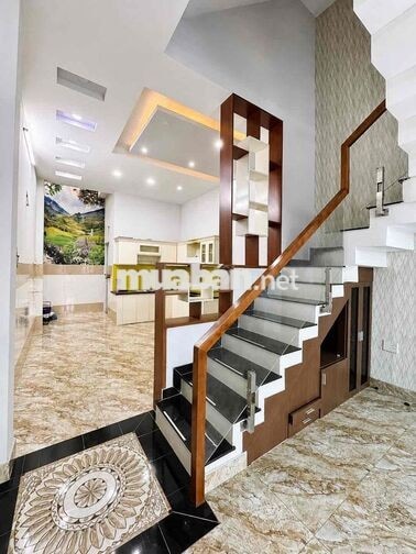 Nhà 2 lầu 4x18 hẻm xe hơi thông thoáng đường Lê Văn Khương