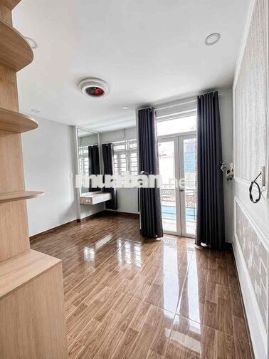 Nhà 2 lầu 4x18 hẻm xe hơi thông thoáng đường Lê Văn Khương