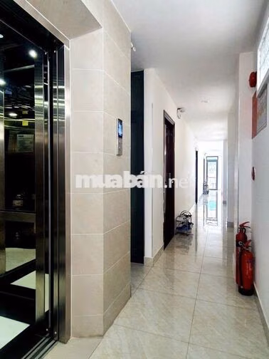 Khủng-Rộng 35m² - Ban công-Thang máy-Hầm xe-Full nội thất-Gần Văn Lang