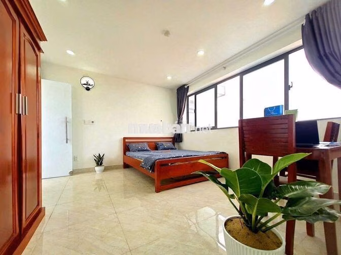 Khủng-Rộng 35m² - Ban công-Thang máy-Hầm xe-Full nội thất-Gần Văn Lang