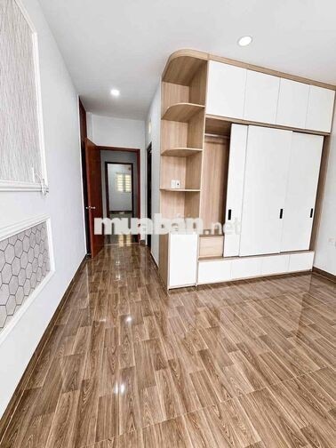 Nhà 2 lầu 4x18 hẻm xe hơi thông thoáng đường Lê Văn Khương