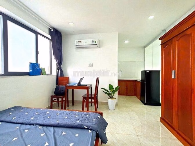 Khủng-Rộng 35m² - Ban công-Thang máy-Hầm xe-Full nội thất-Gần Văn Lang