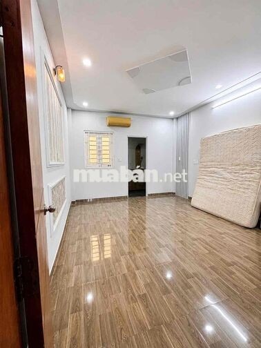 Nhà 2 lầu 4x18 hẻm xe hơi thông thoáng đường Lê Văn Khương