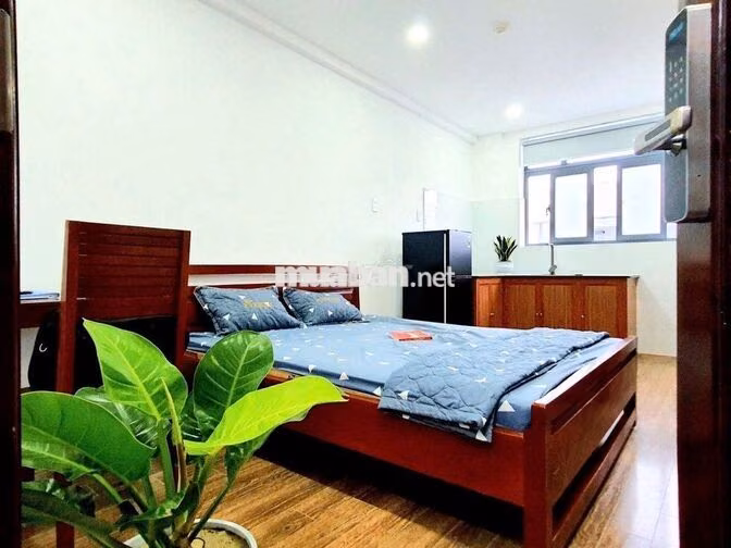 Khủng-Rộng 35m² - Ban công-Thang máy-Hầm xe-Full nội thất-Gần Văn Lang
