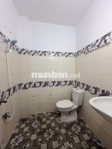 Nhà trệt lầu 3PN hẻm đường Võ Văn Kiệt chỉ 5 triệu