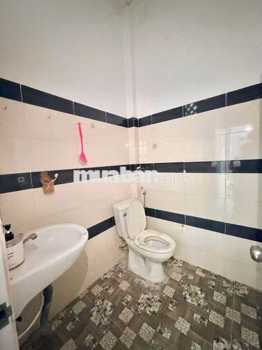 Nhà trệt lầu 3PN hẻm đường Võ Văn Kiệt chỉ 5 triệu
