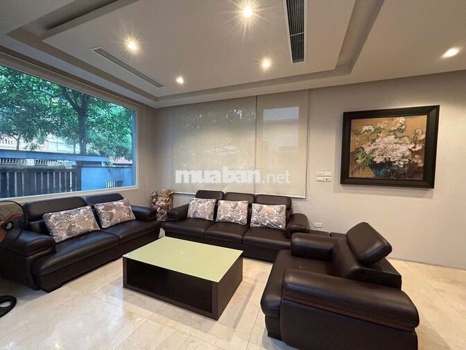 Cho thuê nhà  KĐT Dịch Vọng - 250M2 x 4 Tầng 1 Hầm, Lô góc , hè rộng