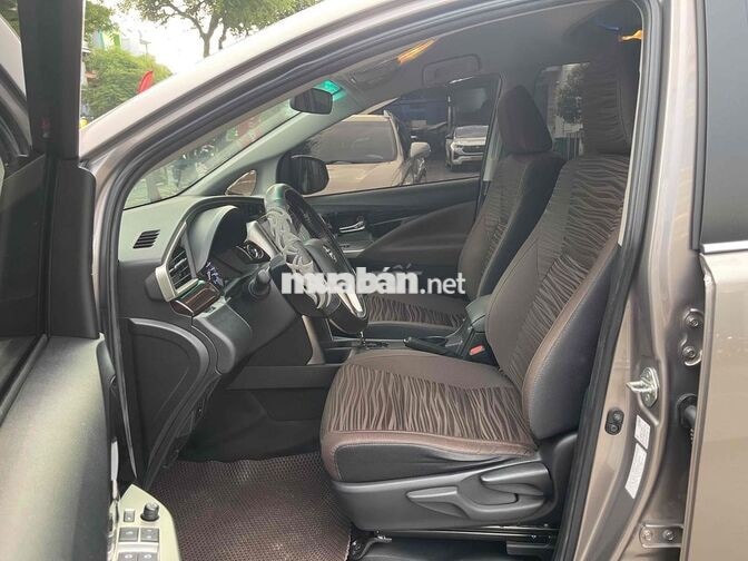 Toyota innova 2.0G 2023 / Giá thương lượng