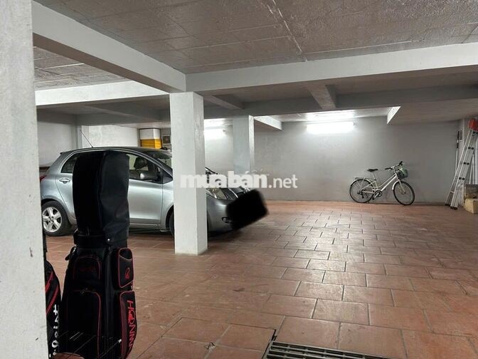 Cho thuê nhà  KĐT Dịch Vọng - 250M2 x 4 Tầng 1 Hầm, Lô góc , hè rộng