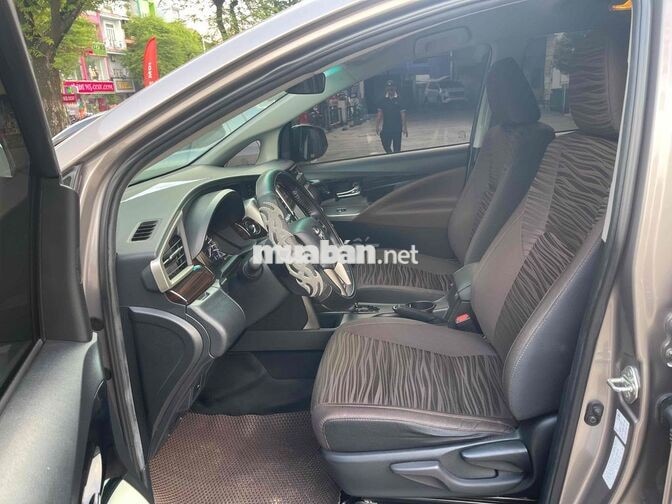 Toyota innova 2.0G 2023 / Giá thương lượng