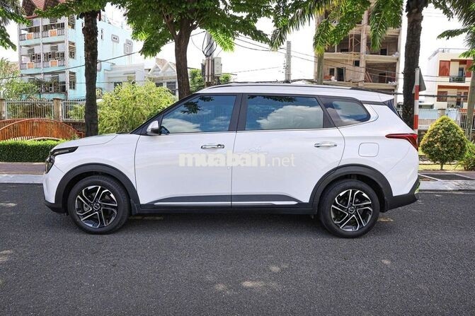 Kia Carens Premium 1.4 Turbo 2023 Trắng 7 chỗ