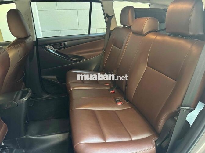 Toyota Innova 2.0E 2022 Số sàn Nệm da