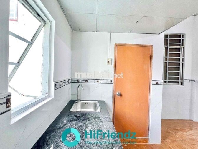 PHÒNG TRỌ có gác giá rẻ gần UEH B chỉ 10p đi xe, sẵn máy lạnh, bếp