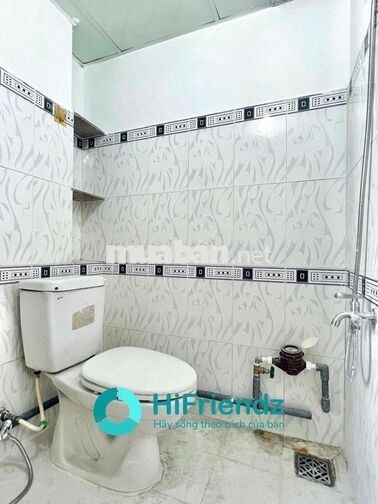 PHÒNG TRỌ có gác giá rẻ gần UEH B chỉ 10p đi xe, sẵn máy lạnh, bếp