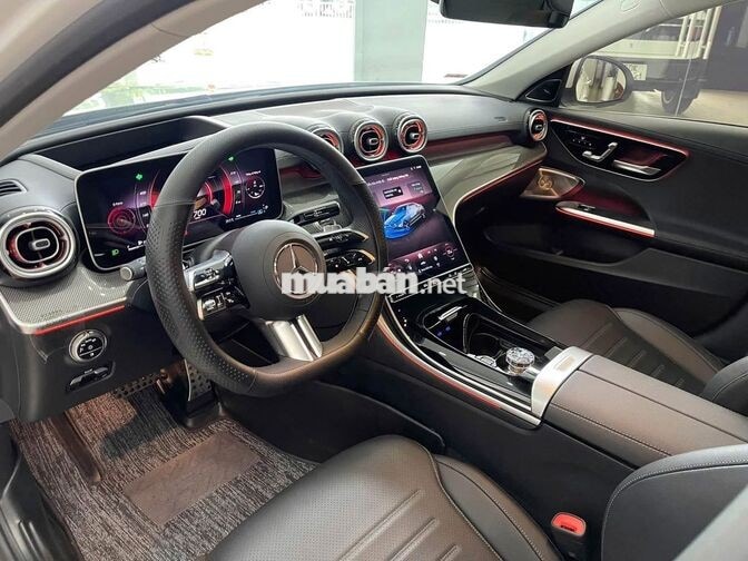Mercedes-Benz C300 2025 Trắng 7.000 km